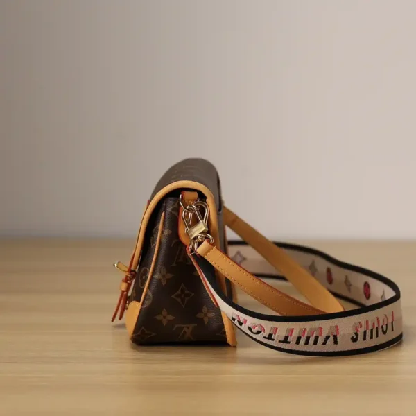 Louis Vuitton Diane Handbag (M45985)