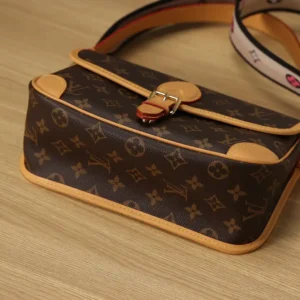 Louis Vuitton Diane Handbag (M45985)