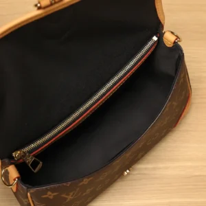 Louis Vuitton Diane Handbag (M45985)