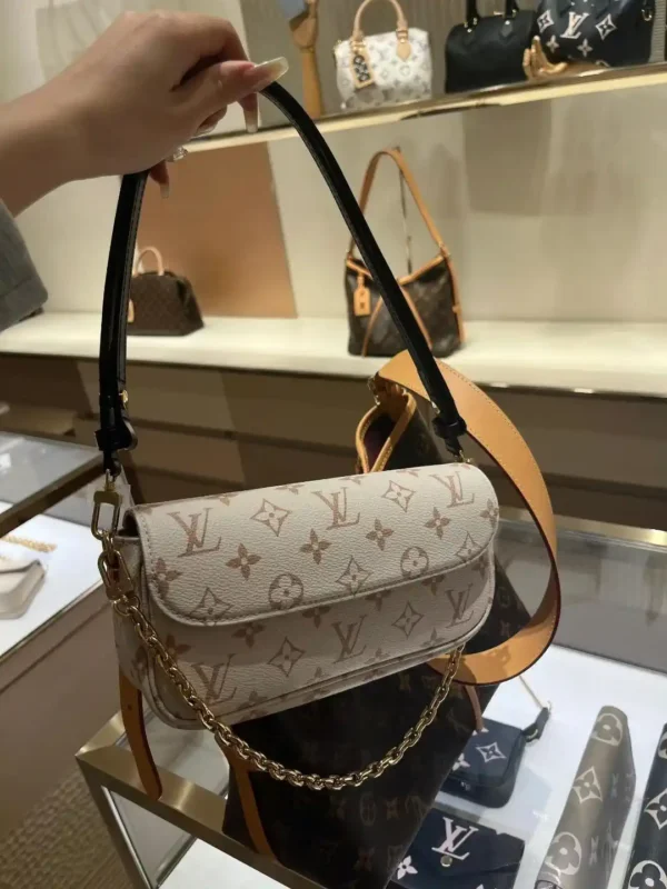 Louis Vuitton Pochette Ivy Louis Vuitton Pochette Ivy