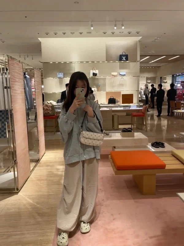 Louis Vuitton Pochette Ivy_2 Louis Vuitton Pochette Ivy