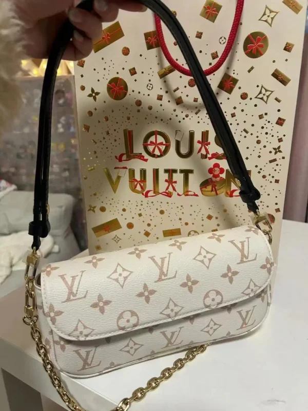 Louis Vuitton Pochette Ivy_3 Louis Vuitton Pochette Ivy