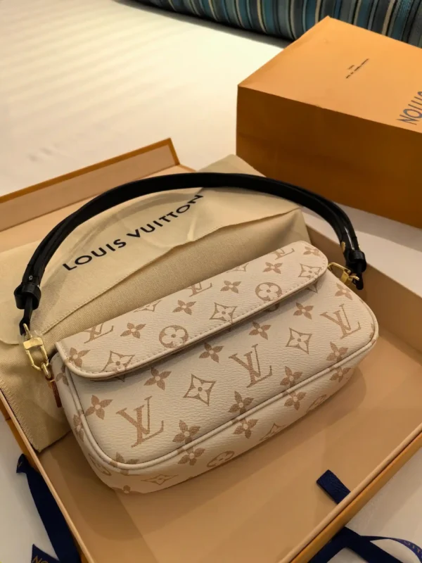 Louis Vuitton Pochette Ivy_4 Louis Vuitton Pochette Ivy