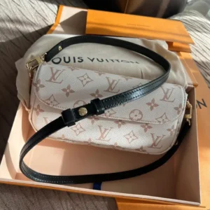 Louis Vuitton Pochette Ivy_5 Louis Vuitton Pochette Ivy