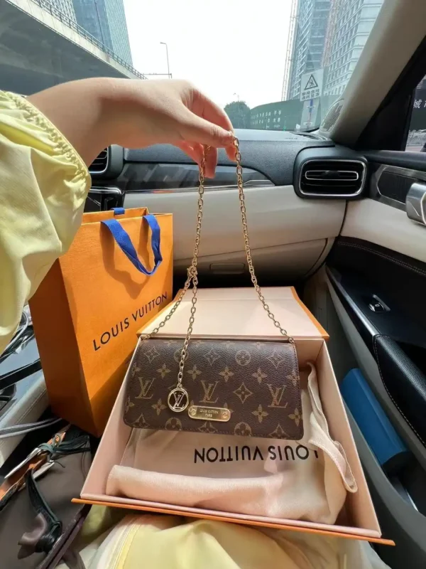 Louis Vuitton Wallet on Chain Lily