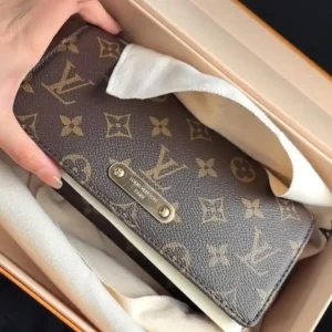 Louis Vuitton Wallet on Chain Lily