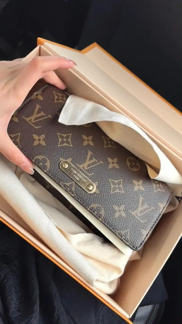 Louis Vuitton Wallet on Chain Lily
