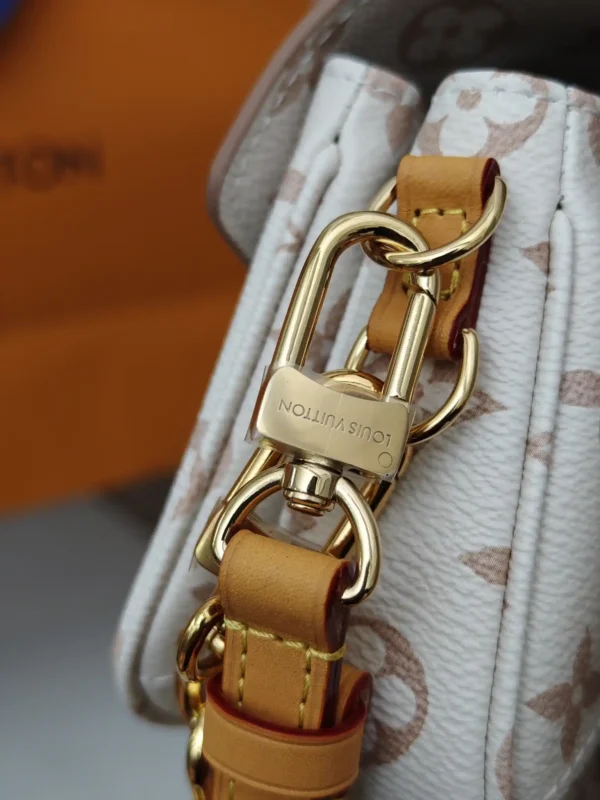 Louis Vuitton Pochette Métis East West (M46914)