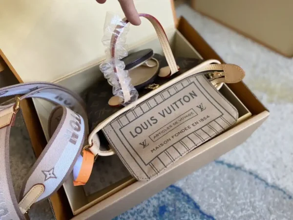 Louis Vuitton Neverfull BB (M46705)