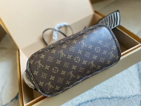 Louis Vuitton Neverfull Inside Out (M11946 & M12061)