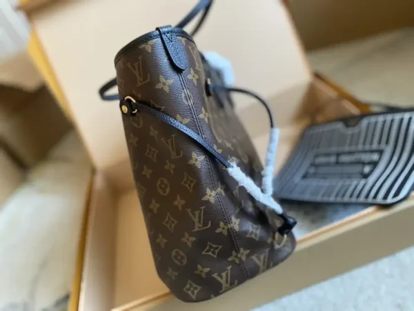Louis Vuitton Neverfull Inside Out (M11946 & M12061)