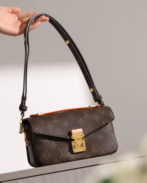 Louis Vuitton Pochette Métis East West (M46279)
