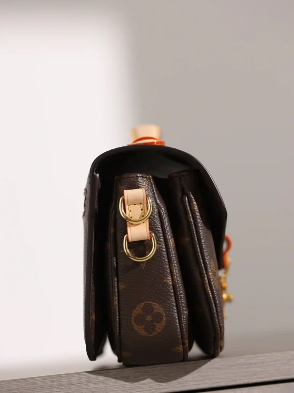 Louis Vuitton Pochette Métis East West (M46279)