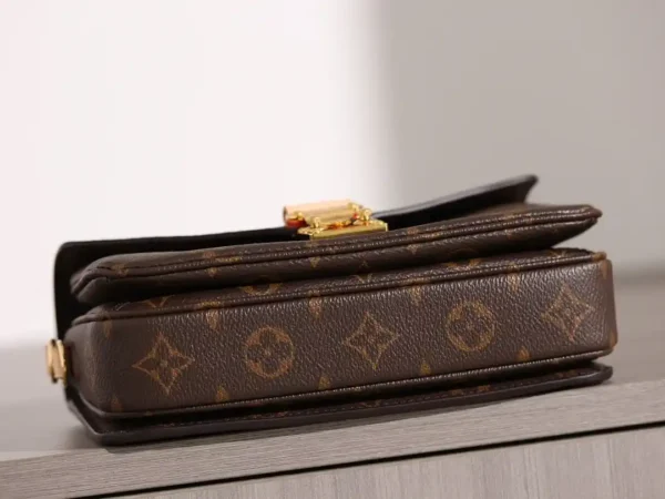 Louis Vuitton Pochette Métis East West (M46279)