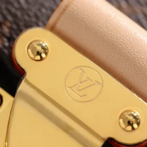 Louis Vuitton Pochette Métis East West (M46279)